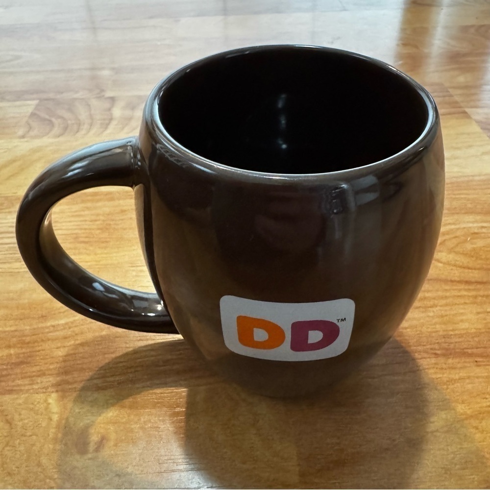 2009 Dunkin’ Donuts Brown Ceramic Barrel Shaped Retro DD Coffee Mug